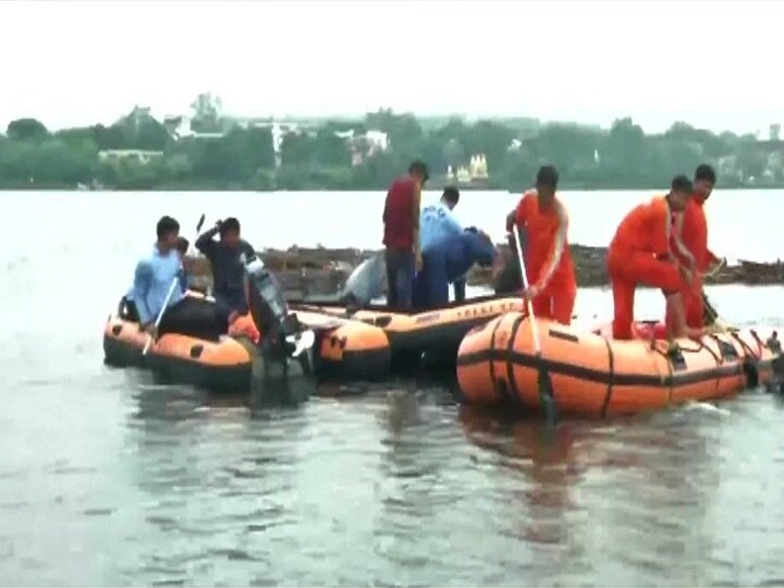 Boat capsized in Bhopal during Ganpati visarjan, 11 dead भोपाळमध्ये गणपती विसर्जनादरम्यान मोठी दुर्घटना, बोट उलटून 11 जणांचा मृत्यू