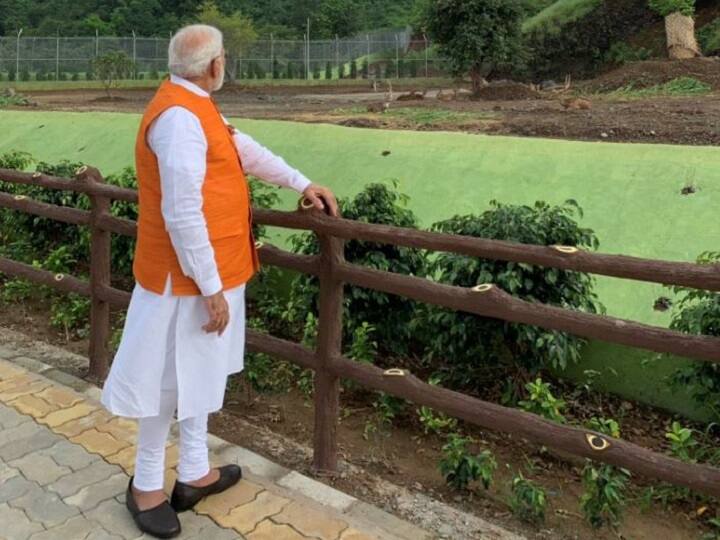 Happy Bday PM Modi - Sanjay Leela Bhansali to make film titled Mann Bairagi, first look released by Prabhas Happy Bday PM Modi | मोदींच्या वाढदिवसाला भन्साली आणि प्रभासकडून खास गिफ्ट