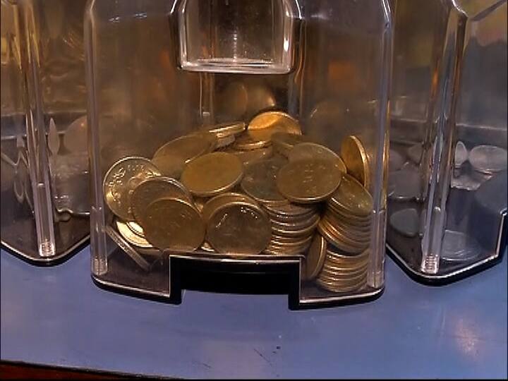 BEST Offers Coins against Notes to Commuters कोणी चिल्लर घेता का चिल्लर? बेस्टचं नागरिकांना आवाहन