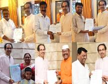 शिवसेनेकडून \'या\' नेत्यांची उमेदवारी ठरली, खुद्द उद्धव ठाकरेंनी दिले एबी फॉर्म