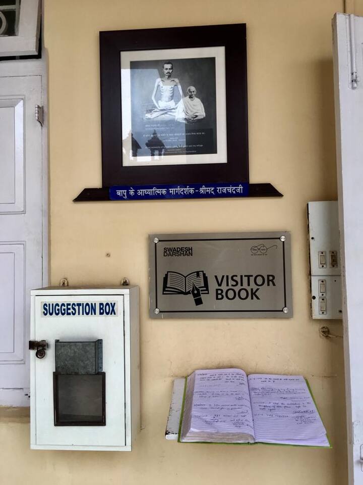 गांधींजींना धार्मिकतेचं बाळकडू लहानपणापासूनच मिळालं