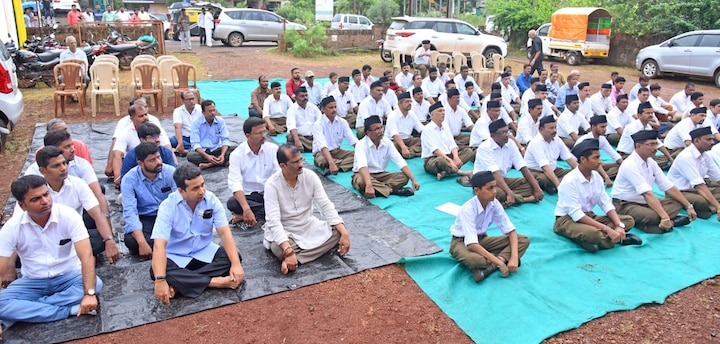  भाजप उमेदवार नितेश राणे यांनी राष्ट्रीय स्वयंसेवक संघाच्या विजयादशमीनिमित्त होणाऱ्या देवगडच्या जामसंडे येथील मेळाव्याला हजेरी लावली. 