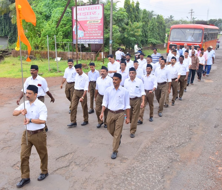 नितेश यांच्यासोबत भाजपचे जिल्हाध्यक्ष प्रमोद जठार हेदेखील उपस्थित होते. नितेश राणे सध्या भाजपची संस्कृती समजावून घेताना दिसत आहेत.