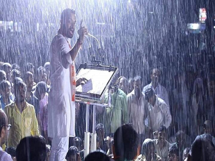 shivsena mp dhairyasheel mane continues election rally in heavy rain भर पावसात शिवसेना खासदार धैर्यशील माने यांनी गाजवली प्रचार सभा