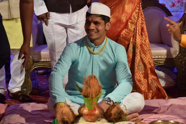  जागतिक कुस्ती स्पर्धेतला कांस्यपदक विजेता पैलवान राहुल आवारे आणि ऐश्वर्या पवार यांचा साखरपुडा पुण्यात संपन्न झाला.