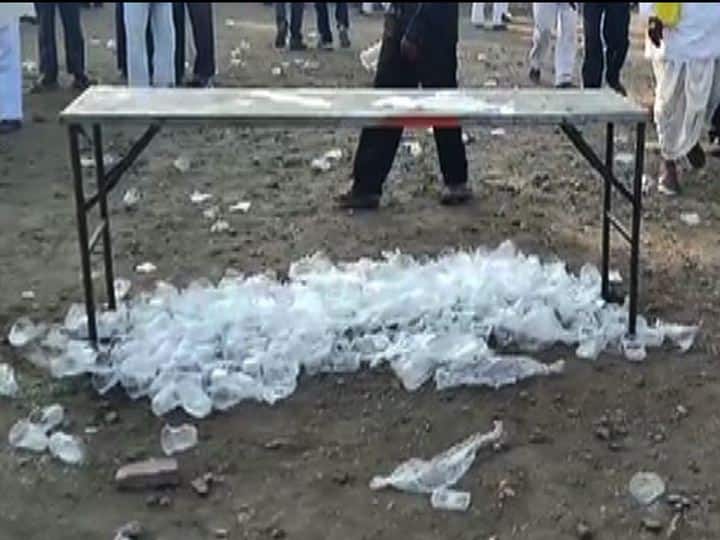 Election commission charge fine to Ncp due to use plastic glasses n rally मूर्तिजापूरच्या सभेत प्लास्टिक वापरल्याप्रकरणी राष्ट्रवादी काँग्रेसला 10 हजारांचा दंड