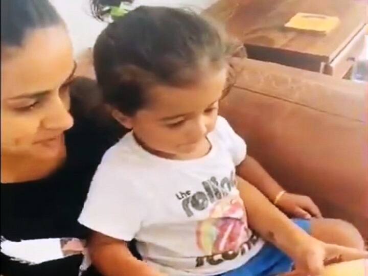 Gul Panag tweets video of son Nihal identifying PM Modi in a magazine गुल पनागच्या मुलाने पंतप्रधान मोदींचं मन जिंकलं, ट्वीट करुन आशीर्वाद दिला!