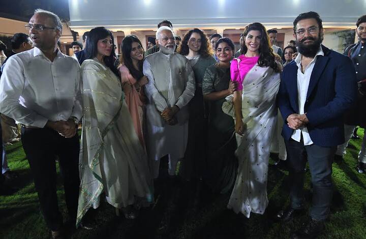 मोदींसोबत झालेल्या खास भेटीमध्ये एकता कपूर आणि कंगाना राणावत दोघी फार उत्साही दिसत होत्या.