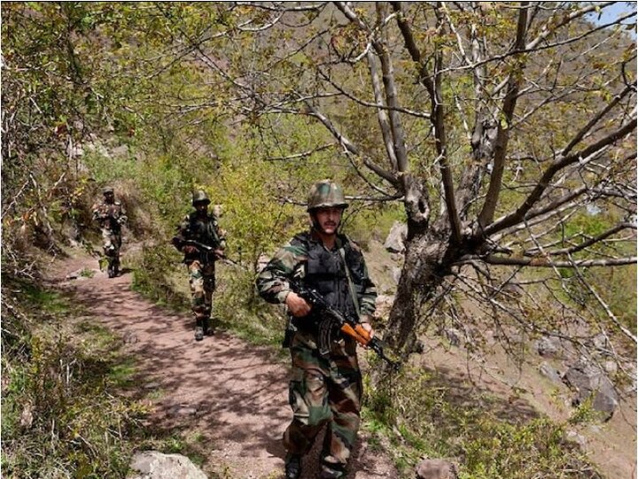 pakistan violates ceasefire in kupwara soldiers and civilian killed in jammu kashmir latest update जम्मू-काश्मीरमध्ये पाकिस्तानकडून पु्न्हा शस्त्रसंधीचं उल्लंघन; दोन जवान शहीद, एका नागरिकाचा मृत्यू