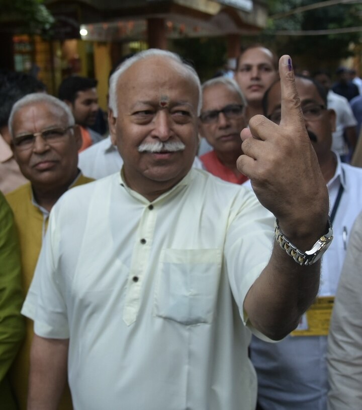 सरसंघचालक यांनी नागपुरात मतदान केलं. 