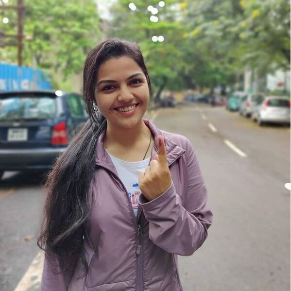 आर्या आंबेकर