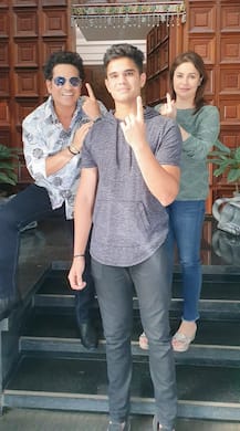 Maharashtra Election 2019 Voting | सिने आणि राजकीय क्षेत्रातील दिग्गजांनी बजावला मतदानाचा हक्क