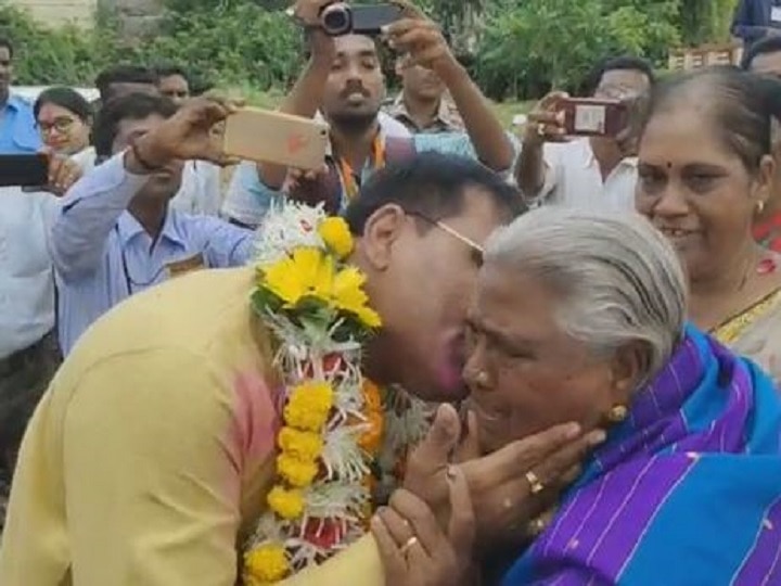 chandrapur Vidhan sabha assembly election result Kishor jorgewar win  बांबूच्या टोपल्या विकणाऱ्या माऊलीचा लेक झाला आमदार, लेकाचा बहुमान पाहून आईला अश्रू अनावर