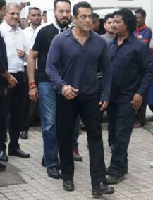 \'दबंग 3\'च्या ट्रेलर लॉन्च कार्यक्रमात सलमानसह सई मांजरेकरची हजेरी!