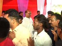 दिवाळीनिमित्त बारामतीत पवार कुटुंबियांच्या कार्यकर्त्यांशी भेटीगाठी, मनसेच्या रुपाली पाटीलही शरद पवारांच्या भेटीला