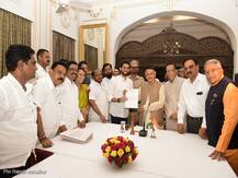 राज्यात ओला दुष्काळ जाहीर करा, शिवसेनेची राज्यपालांकडे मागणी