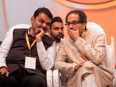 शिवसेनेला भाजपची नवी ऑफर, 50-50 चा फॉर्म्युला मान्य, फक्त एक अट... शिवसेनेला भाजपची नवी ऑफर, 50-50 चा फॉर्म्युला मान्य, फक्त एक अट...