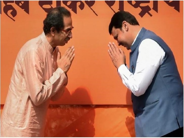 uddhav Thackeray congratulate devendra fadnavis in maharashtra vidhan sabha 'मी इथे येईन' असं म्हणालो नव्हतो तरी आलो, मुख्यमंत्री उद्धव ठाकरेंची टोलेबाजी
