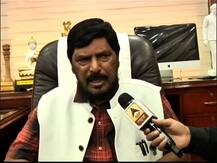 शरद पवार-सोनिया गांधींनी शिवसेनेला पाठिंबा देऊ नये; रामदास आठवलेंचं आवाहन