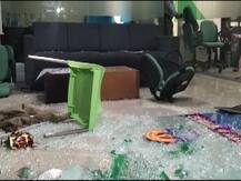 शिवसेनेनं पुण्यातील विमा कंपनीचं फोडलं ऑफिस; राज्यभरात आंदोलनाचा इशारा