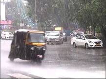 Mumbai Rains | मुंबईसह उपनगरात पावसाची हजेरी, लोकलचाही खोळंबा