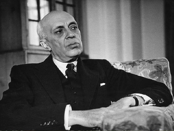 JawaharlalNehru: ...तेव्हा नेहरुंनी स्वतः विरोधातच लिहिला लेख jawahar lal nehru birthday special he wrote against himself JawaharlalNehru: ...तेव्हा नेहरुंनी स्वतः विरोधातच लिहिला लेख