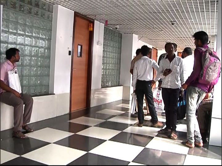 Maharashtra Chief Ministers Relief Fund office still closed मुख्यमंत्री वैद्यकीय सहाय्यता कक्षाला टाळं, रुग्ण मदतीच्या प्रतीक्षेत