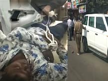 सोनसाखळी चोरांचा पाठलाग करणाऱ्या पोलिसांवर गोळीबार, जखमी अवस्थेत पोलिसांची जिगरबाज कारवाई