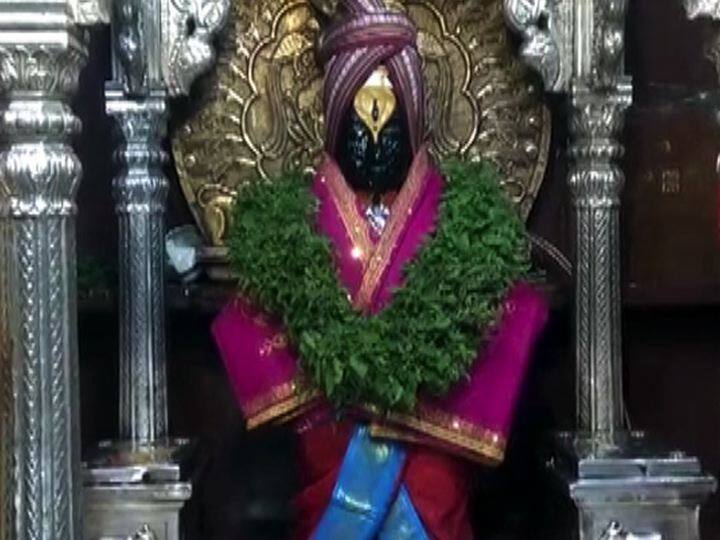 ऋतूबदलानुसार देवाच्या पोषाखात बदल करण्याची परंपरा गेल्या अनेक वर्षापासून चालत आलेली आहे.