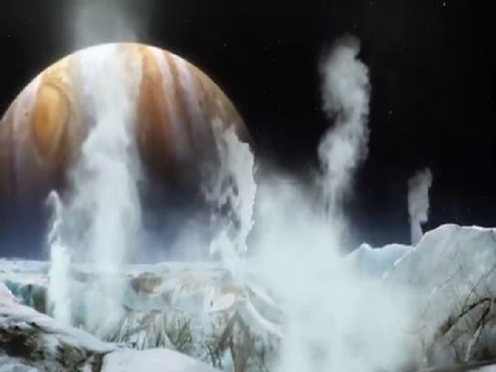 water vapor observed above the icy surface of Jupiters moon Europa NASA : गुरुच्या चंद्रावर बर्फाचे बाष्प, 'युरोपा'वर पाणी असल्याची 'नासा'ची माहिती