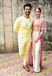 कृती खरबंदा आणि पुलकित सम्राट यांचं जुळलं सुत; पाहा दोघांचे खास फोटो