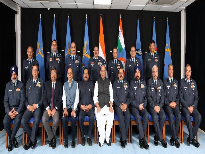 Indian Air Force's strength will increase, indigenous planes will soon be able to sail भारतीय वायूसेनेची ताकद वाढणार, लवकरच ताफ्यात दाखल होणार स्वदेशी विमाने
