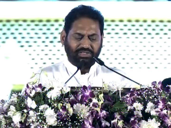 काँग्रेस नेते नितीन राऊत यांनी यांनी शपथ घेतली. 