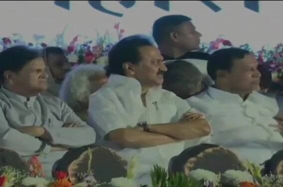 काँग्रेसच्या अनेक वरिष्ठ नेत्यांनी शपथविधी सोहळ्याला हजेरी लावली. 