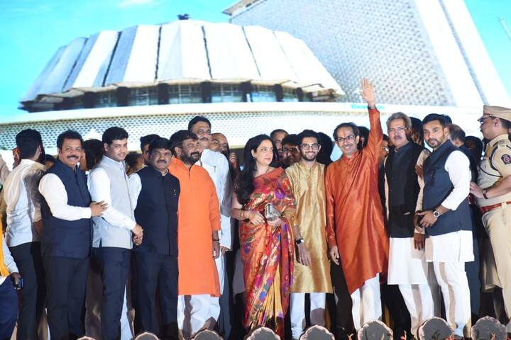 उद्धव ठाकरे यांच्यासोबत शिवसेनेचे एकनाथ शिंदे , सुभाष देसाई, काँग्रेसचे बाळासाहेब थोरात, नितीन राऊत तर राष्ट्रवादीचे जयंत पाटील आणि छगन भुजबळ यांनी कॅबिनेट मंत्रिपदाची शपथ घेतली.