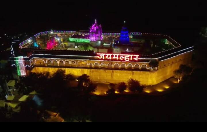 चंपाषष्ठी उत्सवानिमित्त जेजुरी गडावर आकर्षक रोषणाई
