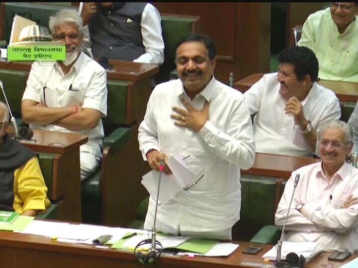Maharashtra Legislative session - Jayant Patil Slams Devendra Fadnavis मी पुन्हा येईन म्हणाले, पण कुठे बसणार ते सांगितलं नव्हतं; जयंत पाटलांचा देवेंद्र फडणवीसांना टोला