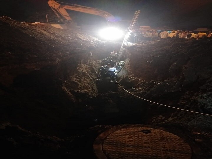 Pimpri chinchwad Fireman and labourer dead in trench dug up for sewer line बघ्यांच्या गर्दीमुळे अग्निशमन दलाच्या जवानासह एका कामगाराचा मृत्यू; पिंपरी-चिंचवडमधील दुर्घटना