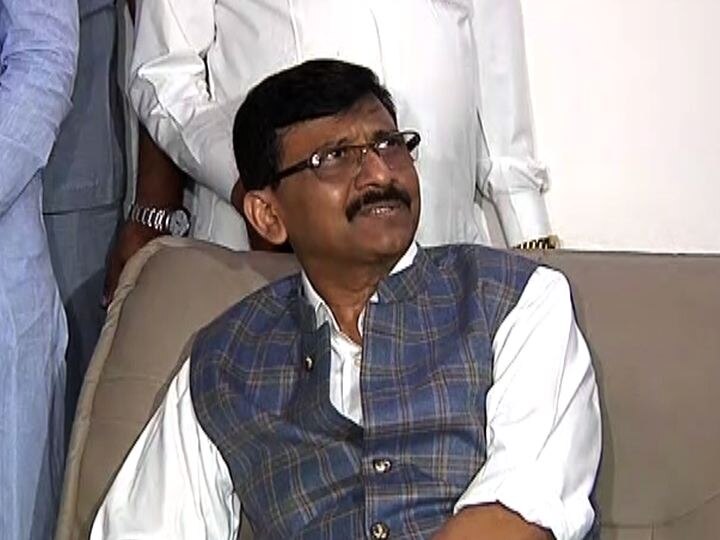 Not only Pankaja Munde but many big leaders of the state are in touch, claims Sanjay Raut पंकजा मुंडेच काय राज्यातील अनेक मोठे नेते संपर्कात : संजय राऊत