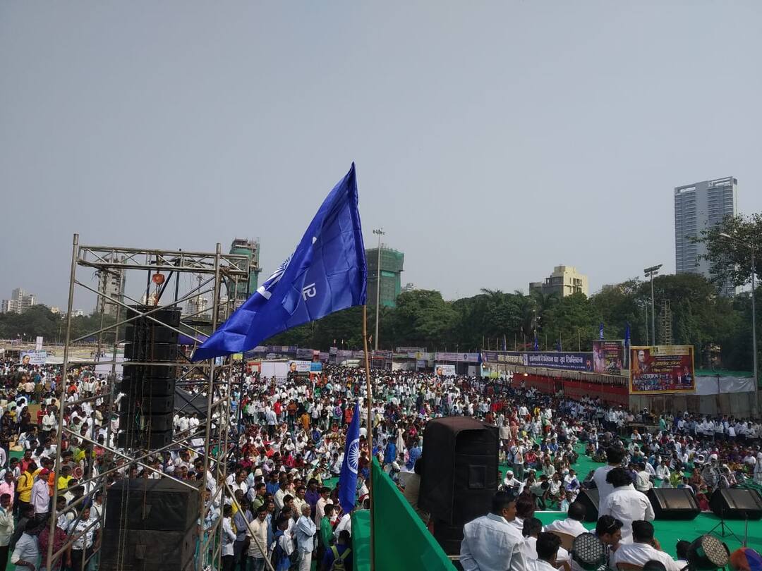 Dr. Babasaheb Ambedkar 63rd Mahaparinirvan din, lakhs pay homage at Chaityabhoomi in Mumbai महापरिनिर्वाण दिन | महामानवाला अभिवादन करण्यासाठी चैत्यभूमीवर भीमसागर