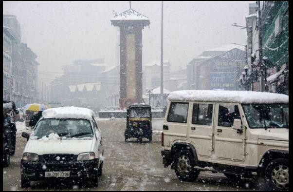 श्रीनगरमधील लाल चौक परिसर. 