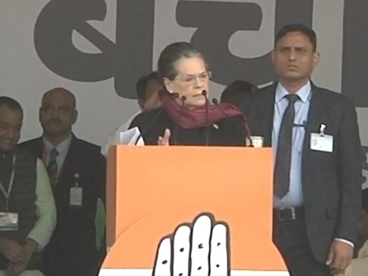 Bharat Bachao Rally -Sonia Gandhi slams Narendra Modi and Amit Shah मोदी सरकारला संसद आणि संविधानाची गरज नाही; सोनिया गांधींचा घणाघात