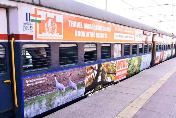 भंडारा, गोंदिया जिल्ह्यातील नागझिरा अभयारण्यातील पक्षी आणि निसर्गाची चित्रे मुंबई - पुणे डेक्कन क्वीन एक्सप्रेसवर प्रसिद्ध करण्यात आली आहेत. 