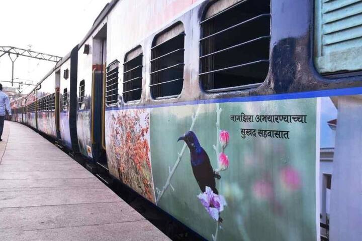 विदर्भातील प्रसिद्ध अभयारण्य नागझिरातील सौंदर्य आता डेक्कन क्वीन एक्सप्रेसवर दिसणार आहे.