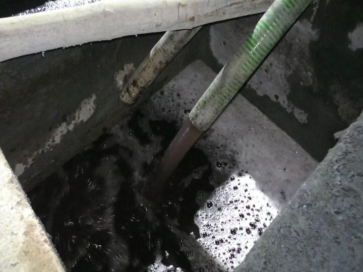 companies chemical wastewater drained through hidden pipes in nallah in Dombivli डोंबिवलीत कंपन्यांकडून छुप्या पाईपद्वारे रासायनिक सांडपाणी नाल्यात, अधिकाऱ्यांचं प्रदूषणकारी कंपन्यांना पाठबळ?