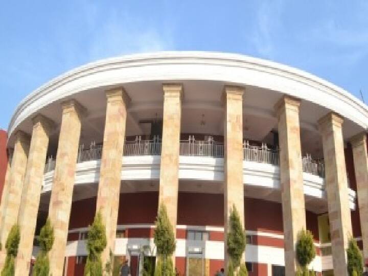 राज्यात 2018 पर्यंतच्या 66 हजार कोटी रुपयांच्या कामात अफरातफर, कॅगचा संशय CAG drops audit on suspected scam in state government work till 2018 राज्यात 2018 पर्यंतच्या 66 हजार कोटी रुपयांच्या कामात अफरातफर, कॅगचा संशय