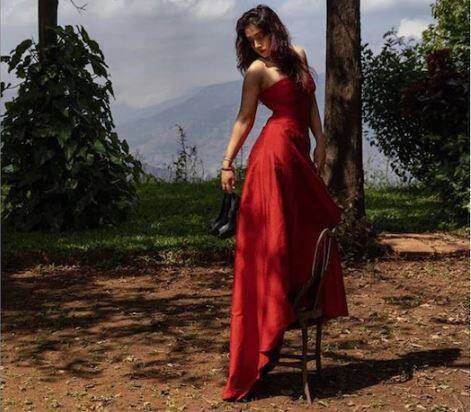 इरा खानच्या फोटोवर अभिनेत्री अदिती राव हैदरीनेही कमेंट केली आहे. (Photo Credit: @medeatheplay Instagram)