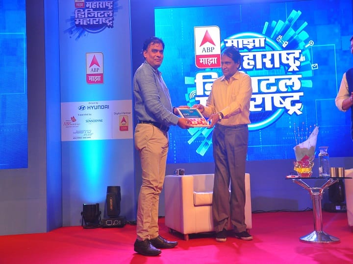 ब्लॉगर पंकज सोमळ यांना उत्तेजनार्थ पारितोषिक मिळाले.