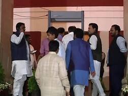 पुरवणी मागण्यांवर मतदानाच्या मागणीची विरोधकांची हुल आणि सत्ताधाऱ्यांची उडाली धावपळ
