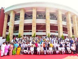विधीमंडळाचे सर्व आमदार एकाच फ्रेममध्ये, देवेंद्र फडणवीस मात्र गैरहजर